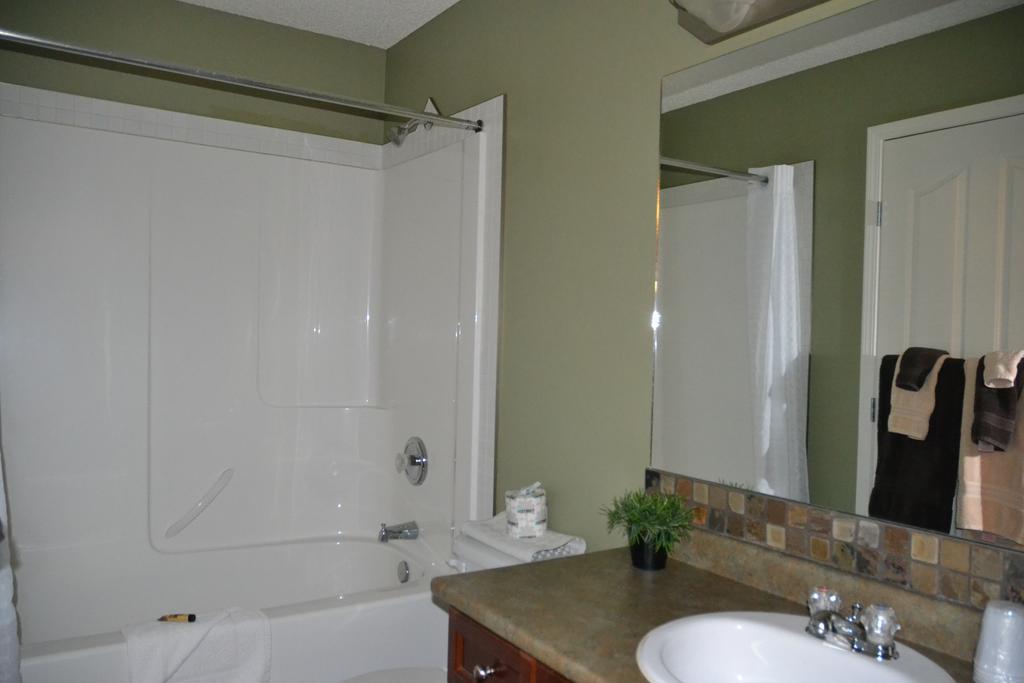 Village Creek Country Inn Westerose Экстерьер фото
